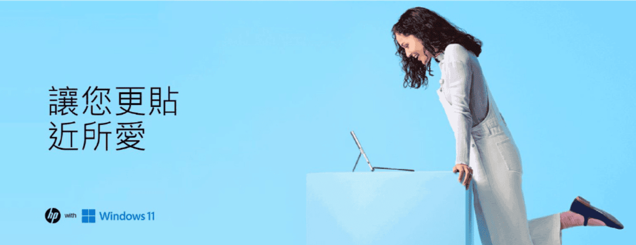 HP ZBook X G1i 16 吋筆電正面開闔照，螢幕顯示風景桌布