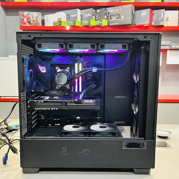 電腦內部配置全覽 ROG水冷與Prime顯卡