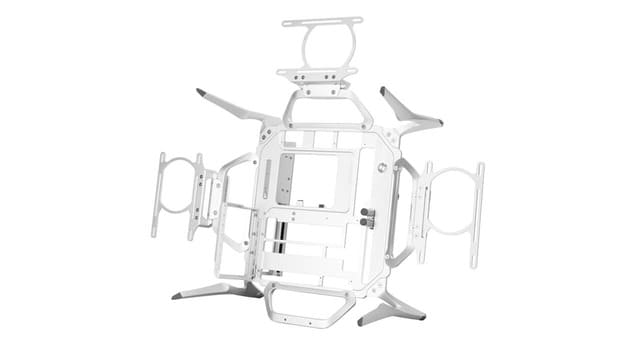 InWin Shift 空機殼俯視，展示寬敞的安裝平台