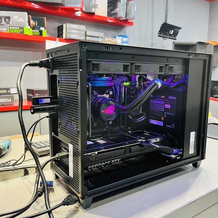 機殼背部整線與電源供應器安裝位置