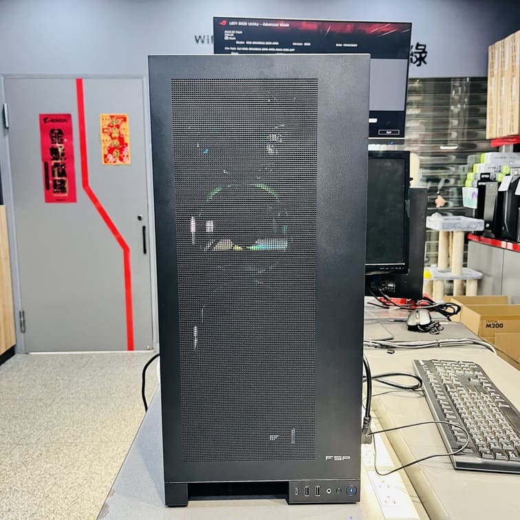 FSP U500-B 機殼正面特寫 網孔設計