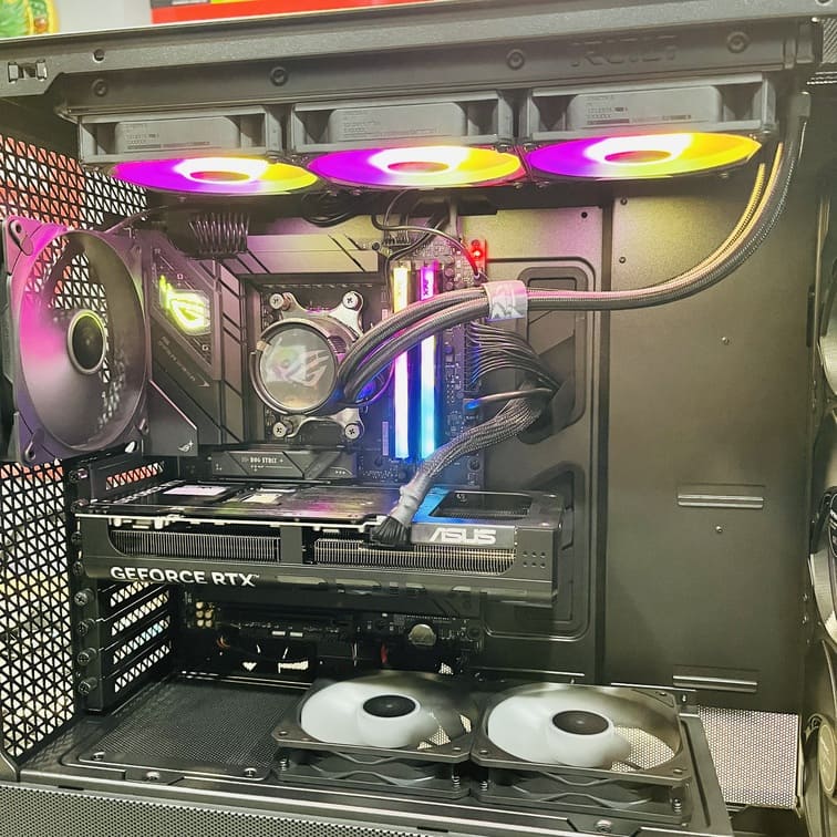 內部近照 CPU水冷頭與記憶體區域