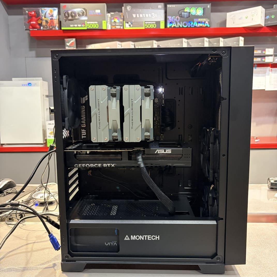 機殼側板內部特寫，展示高密度隔音棉