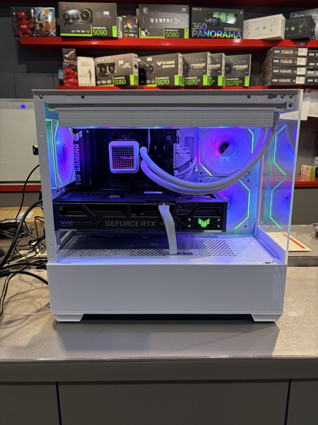 IMG_4164.jpg RGB燈效全開 正面視覺效果