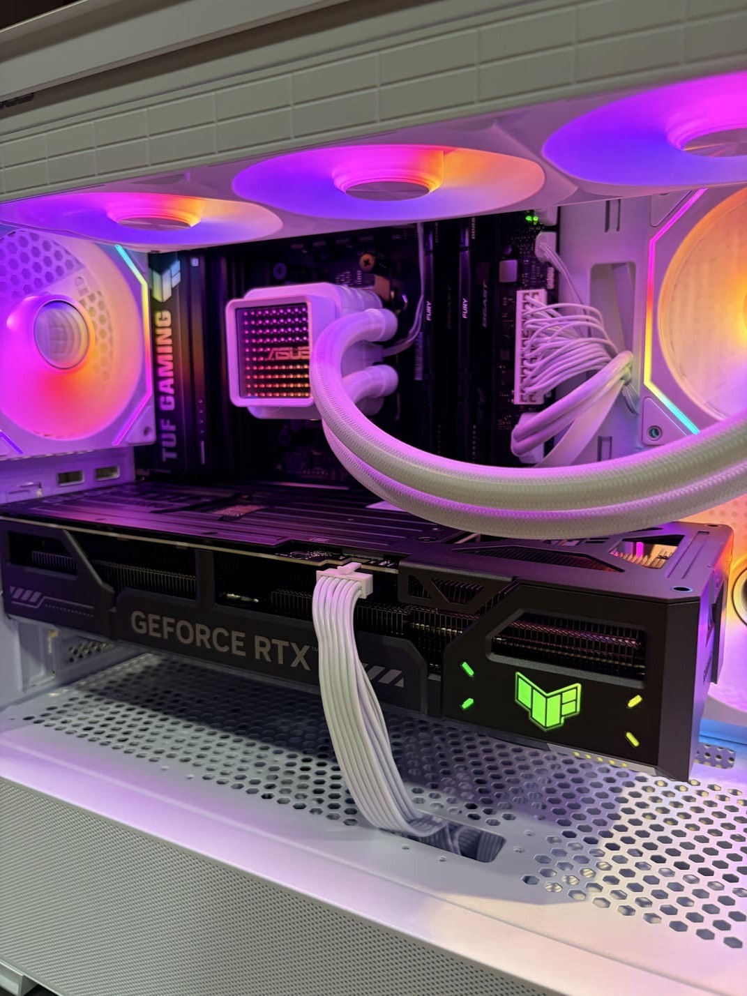 IMG_4166.jpg 顯卡供電接口與水冷頭近距離特寫