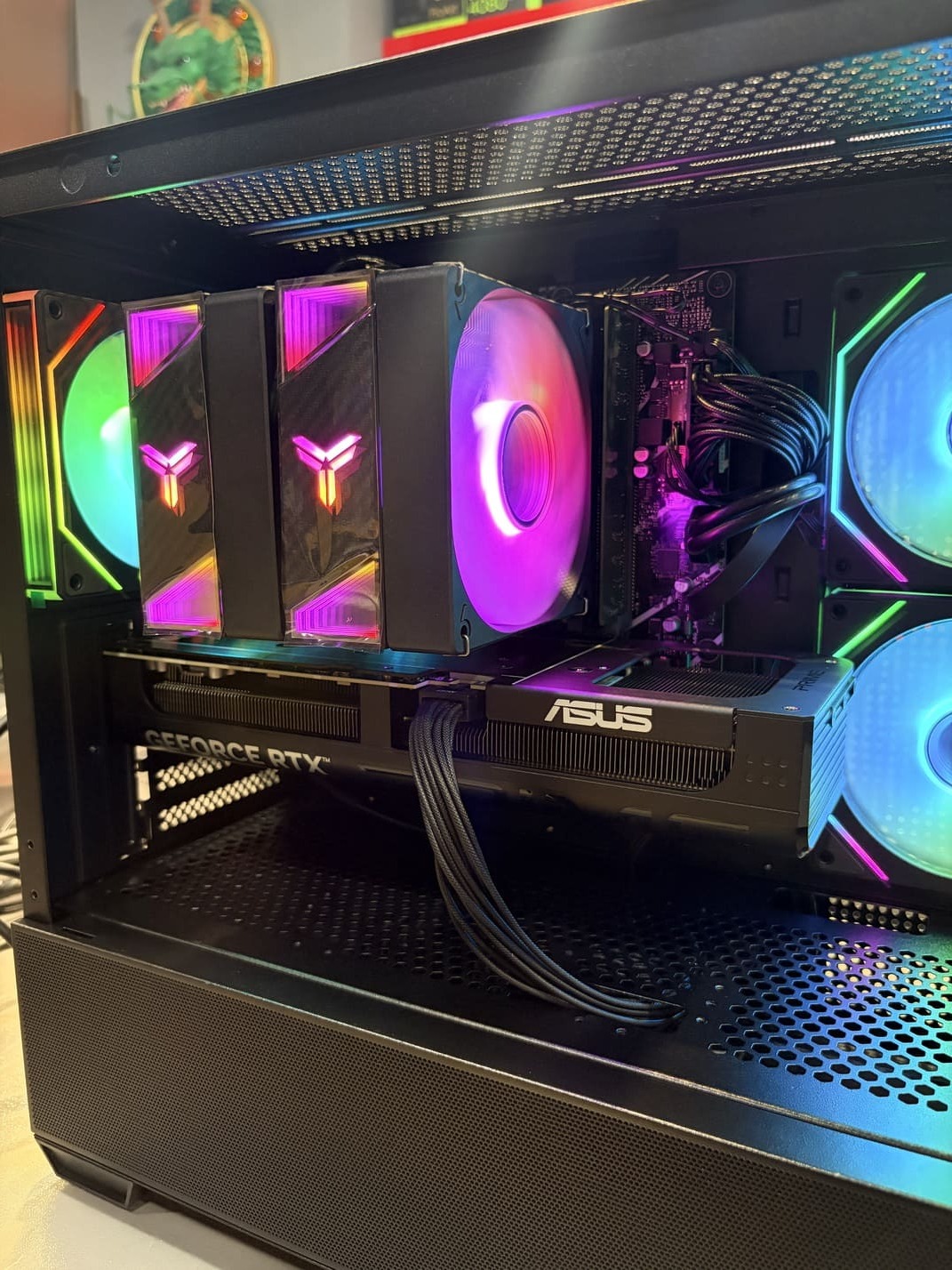 IMG_4171.jpg 記憶體插槽與空冷散熱器間距特寫