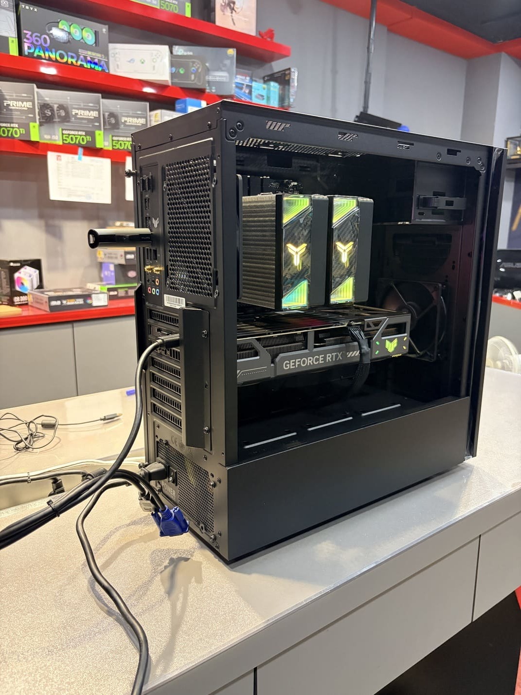 IMG_4183.jpg 機殼背部理線與電源艙特寫