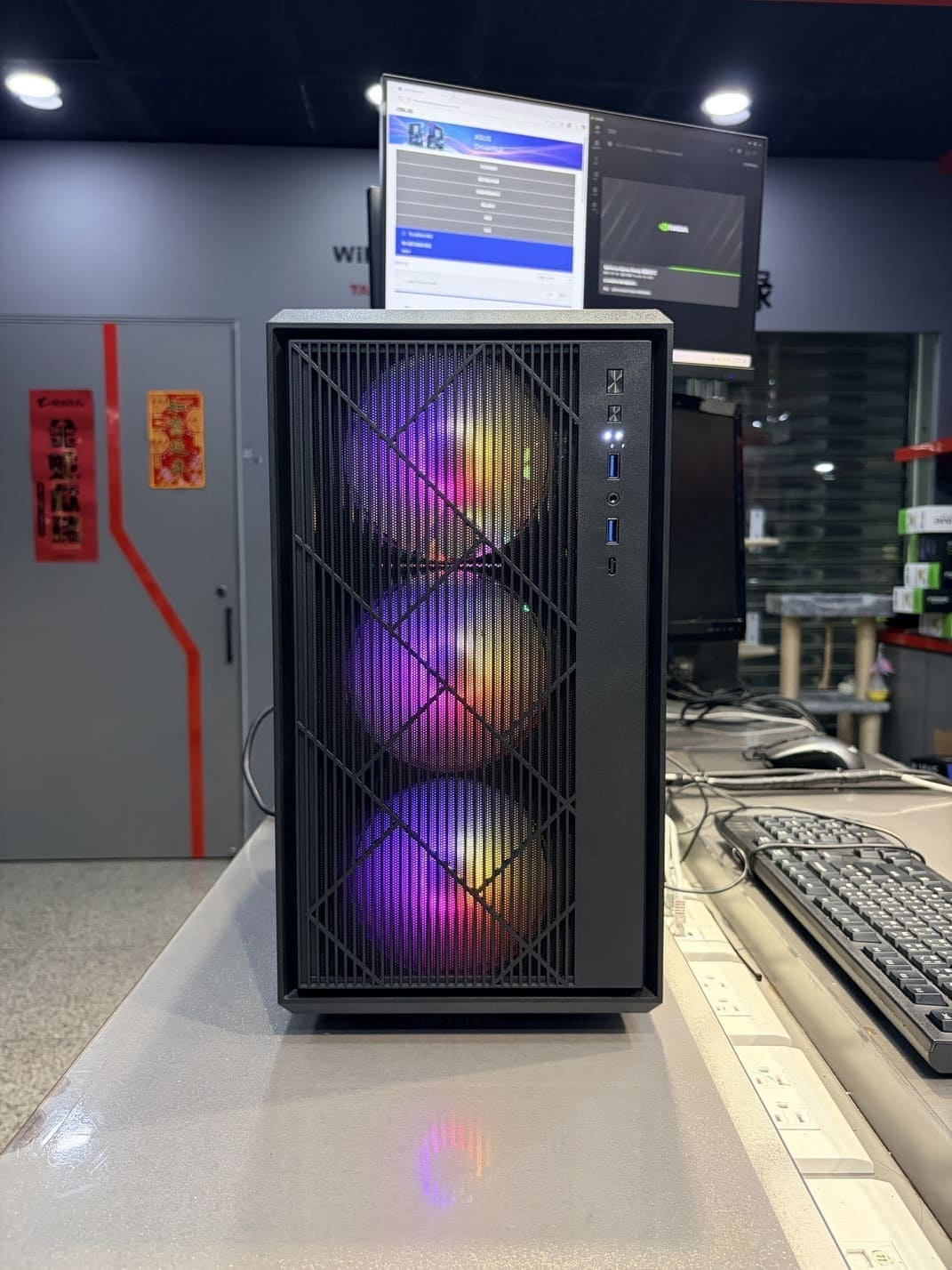 Ainar M200 機殼正面特寫 RGB三風扇