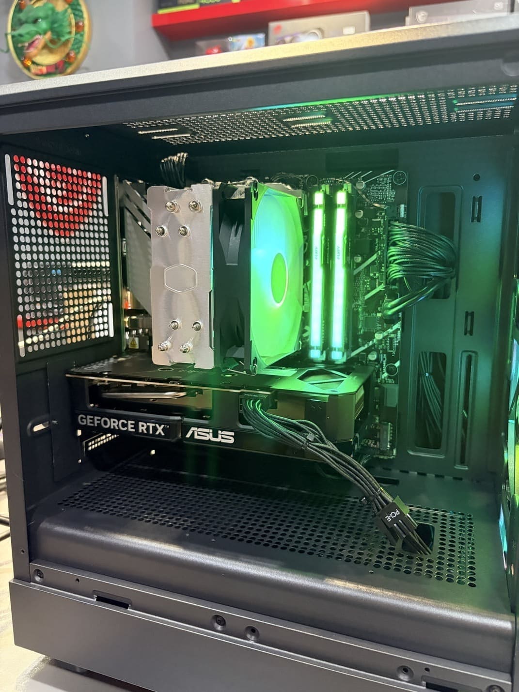 內部近照 CPU散熱器與記憶體顯卡特寫