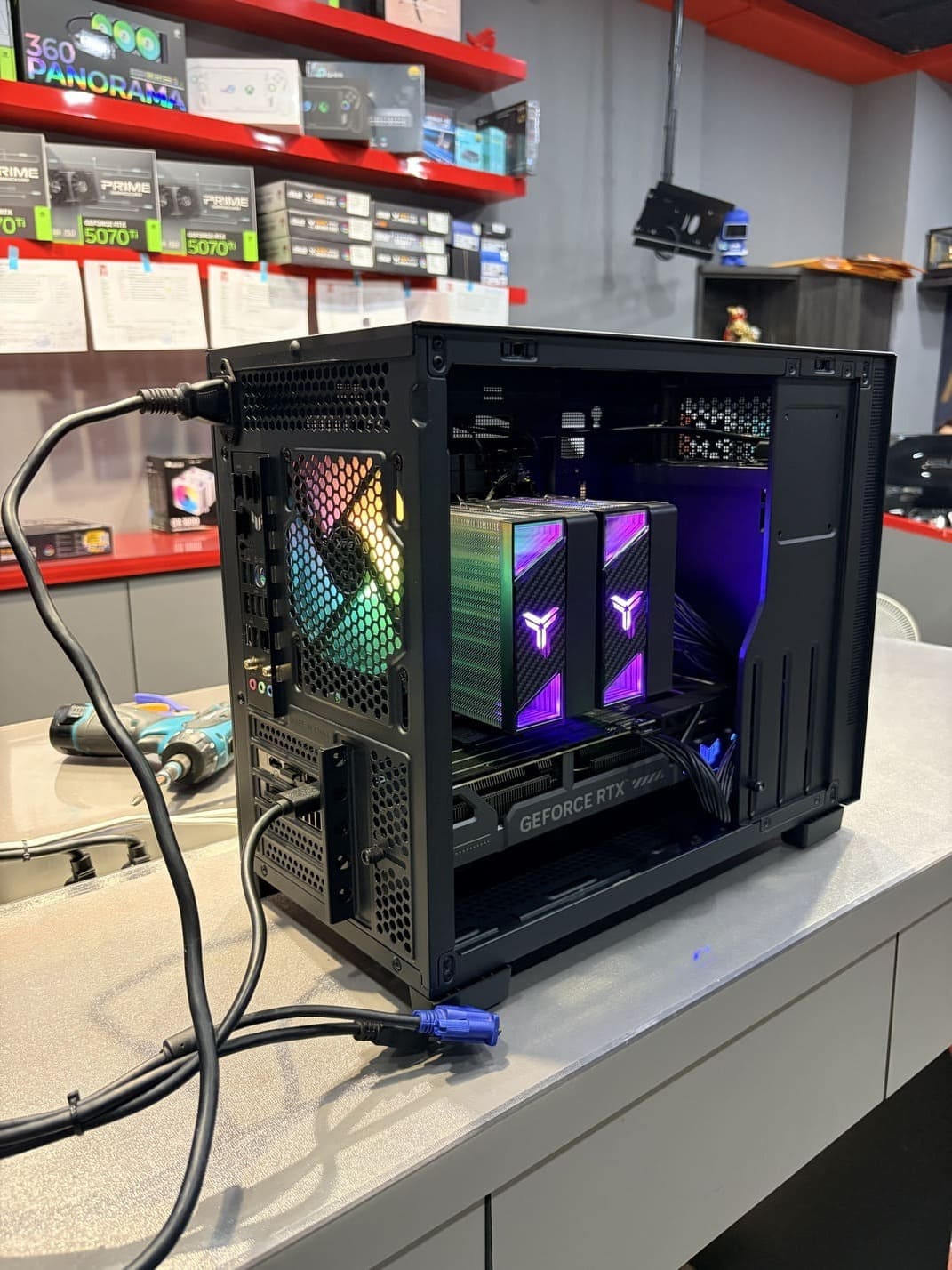 機殼背部整線與I/O介面