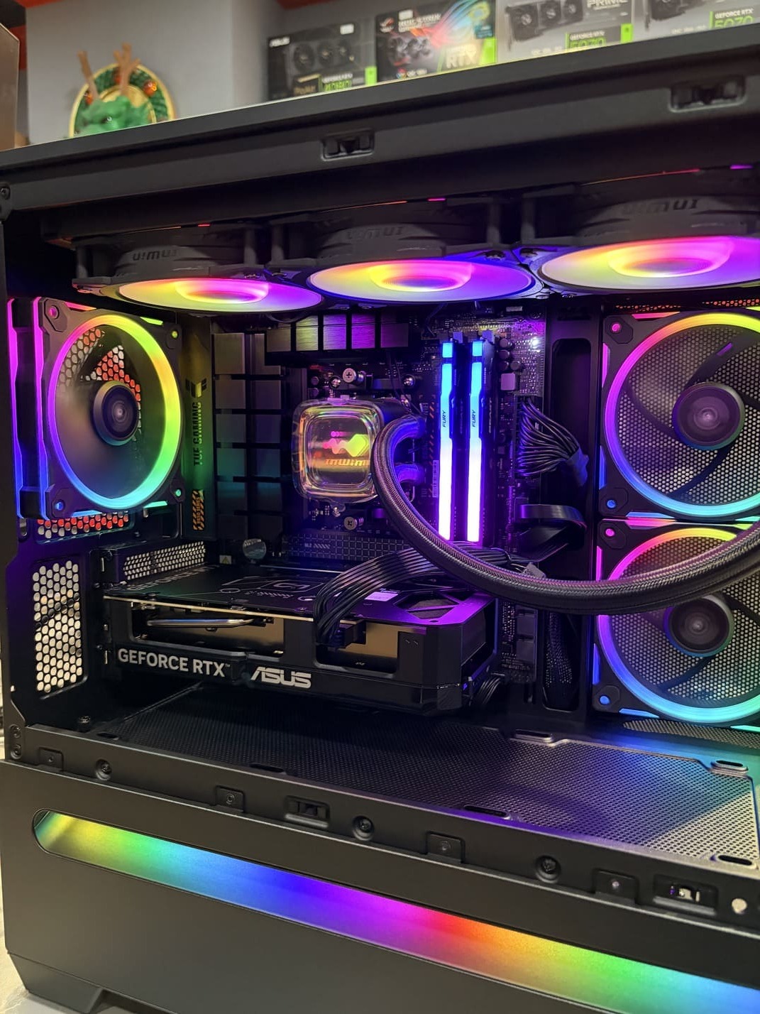 ASUS DUAL RTX 5060 Ti 顯卡與SSD安裝位置