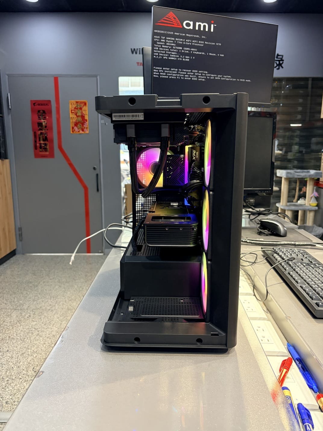 內部近照 TCOMAS水冷頭與記憶體特寫