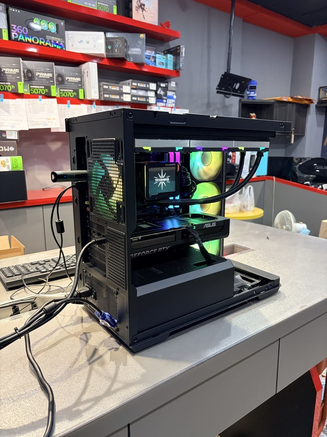 機殼背部整線與電源配置