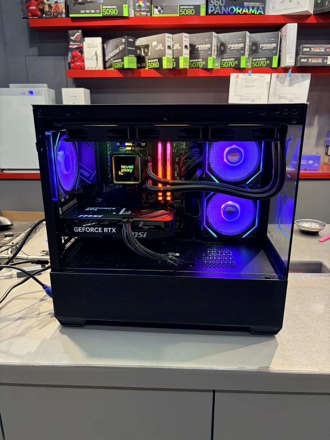 電腦內部配置全覽 微星顯卡與水冷配置