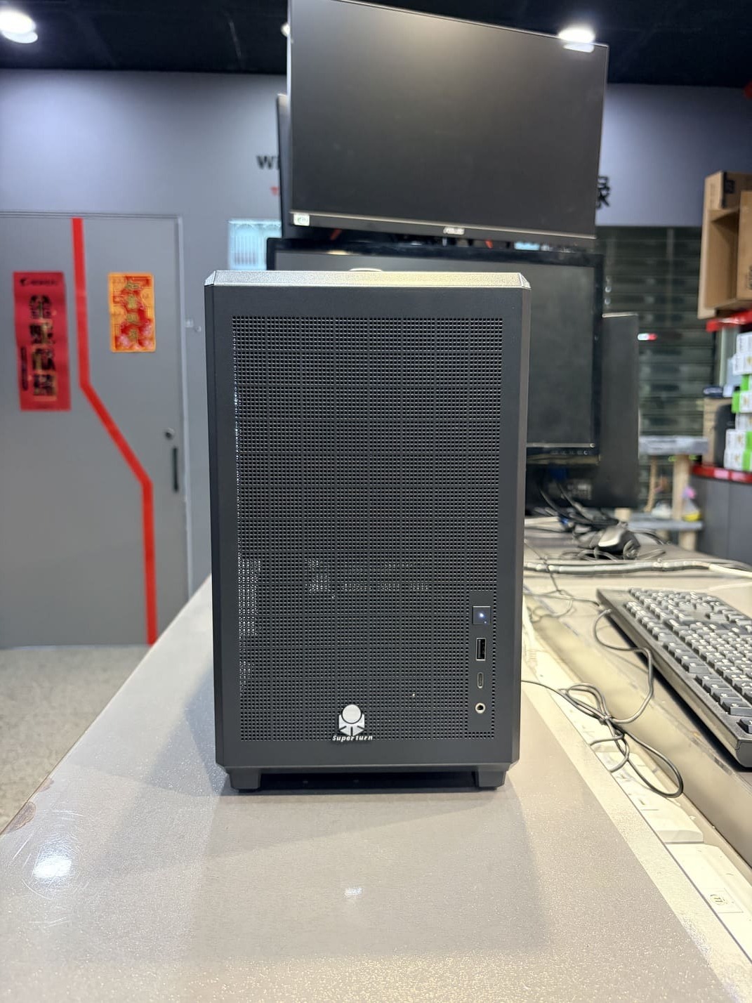 視博通 SA185 機殼正面特寫 網孔設計