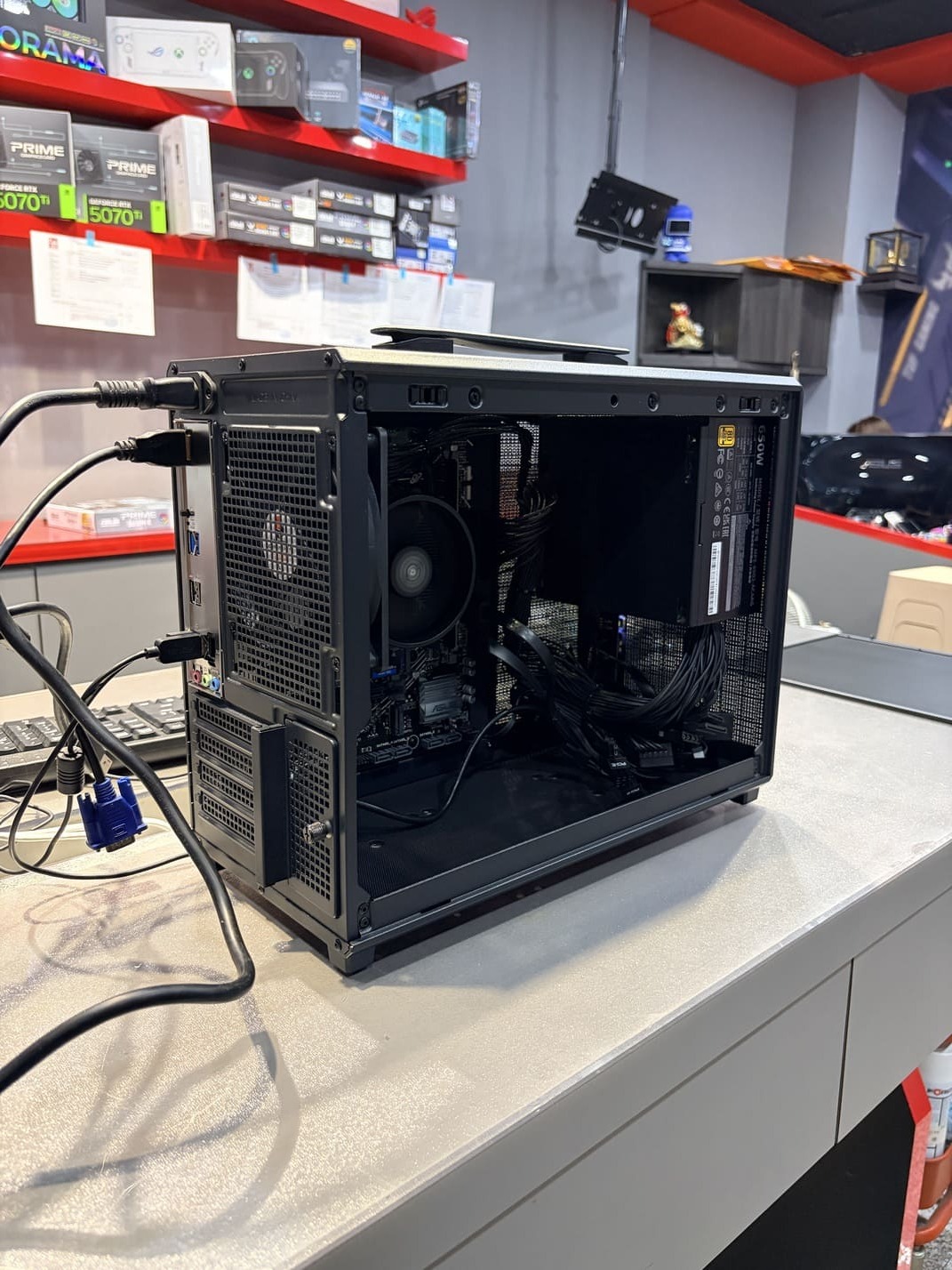 電腦內部配置全覽 無獨顯空間寬敞