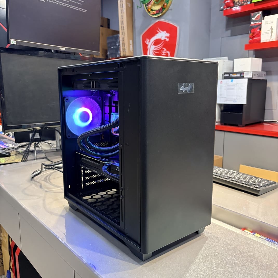 機殼側面結構與線條