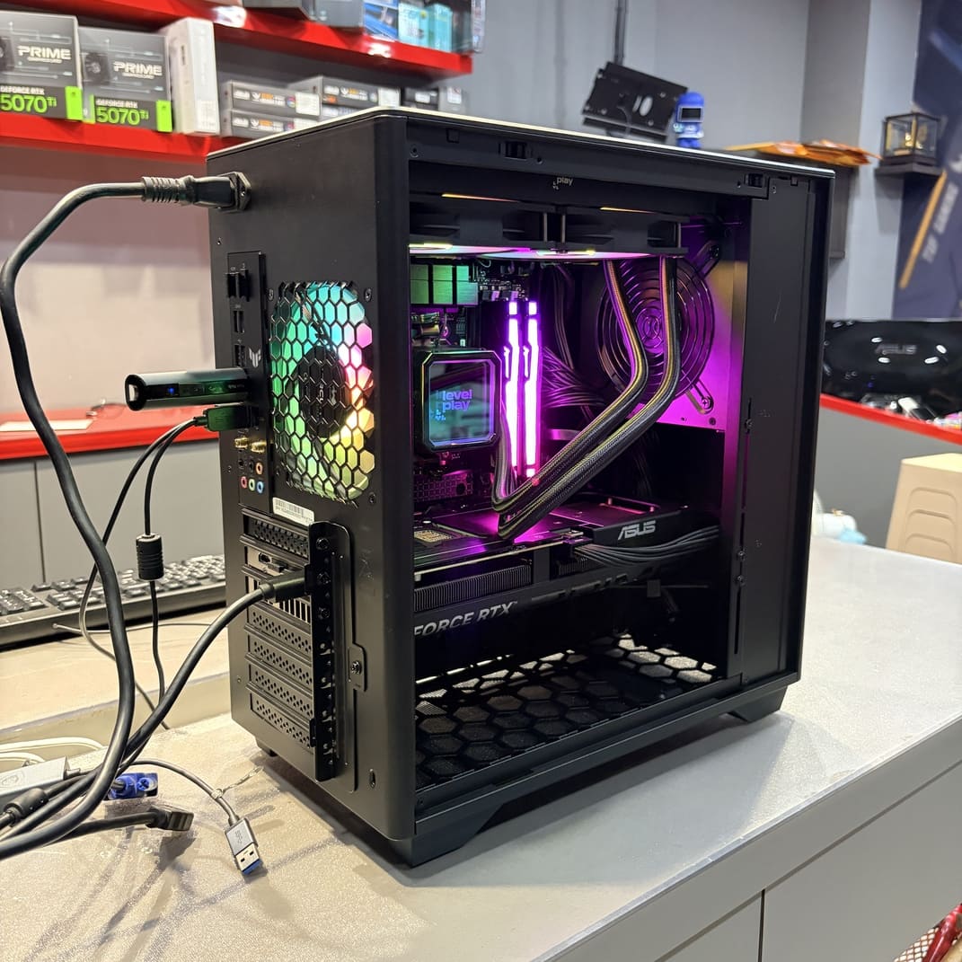 電腦內部配置全覽 顯卡與水冷配置