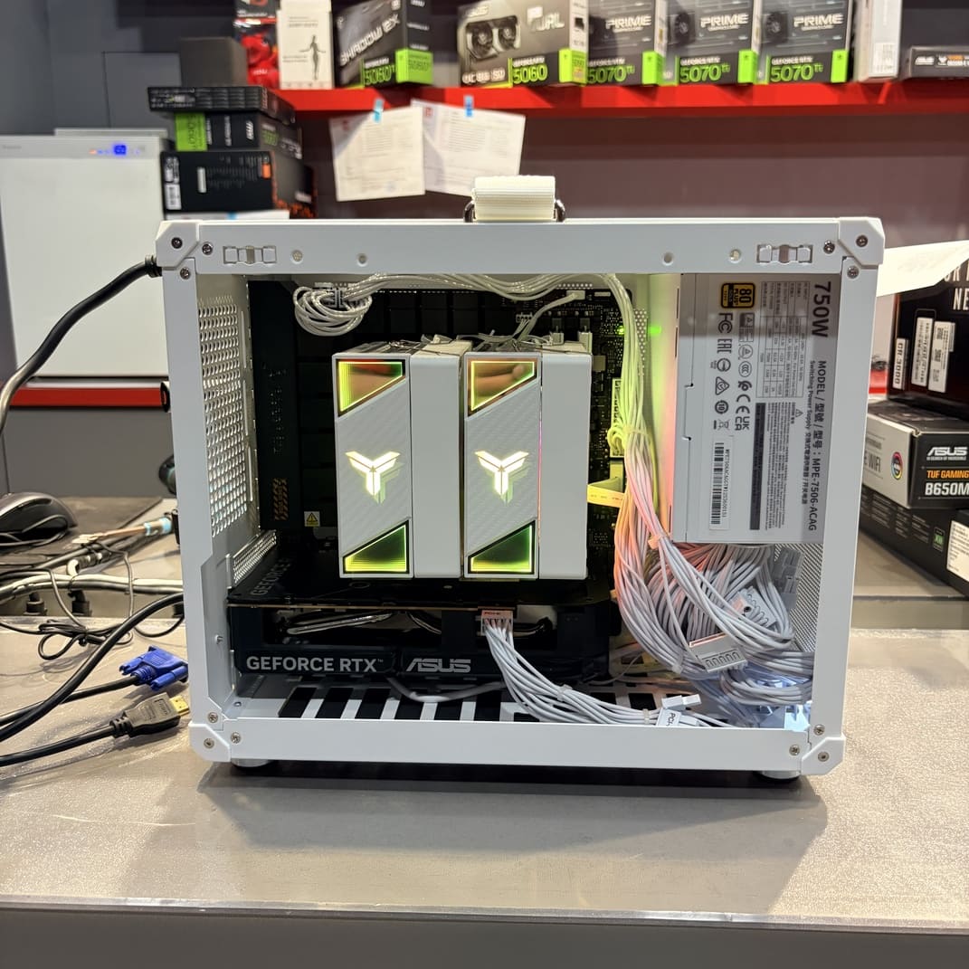 機殼側面結構與電源安裝位置