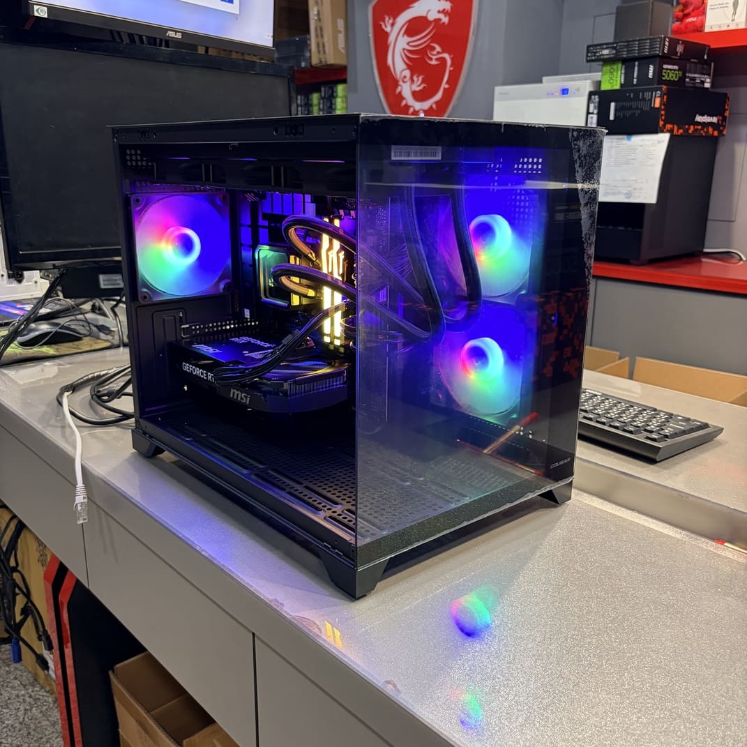 機殼側面視角 展示Levelplay水冷與RGB燈效