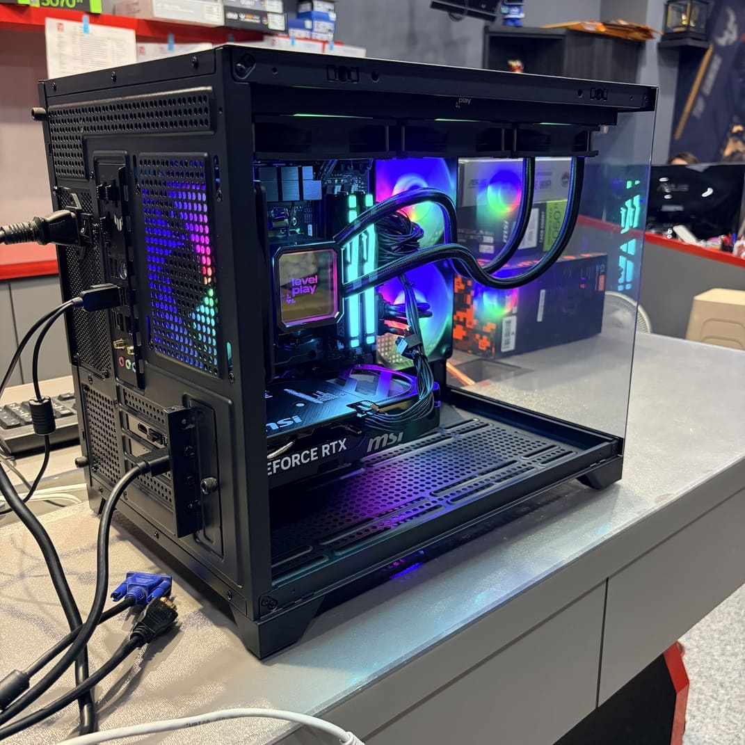 電腦內部配置全覽 微星顯卡與水冷配置