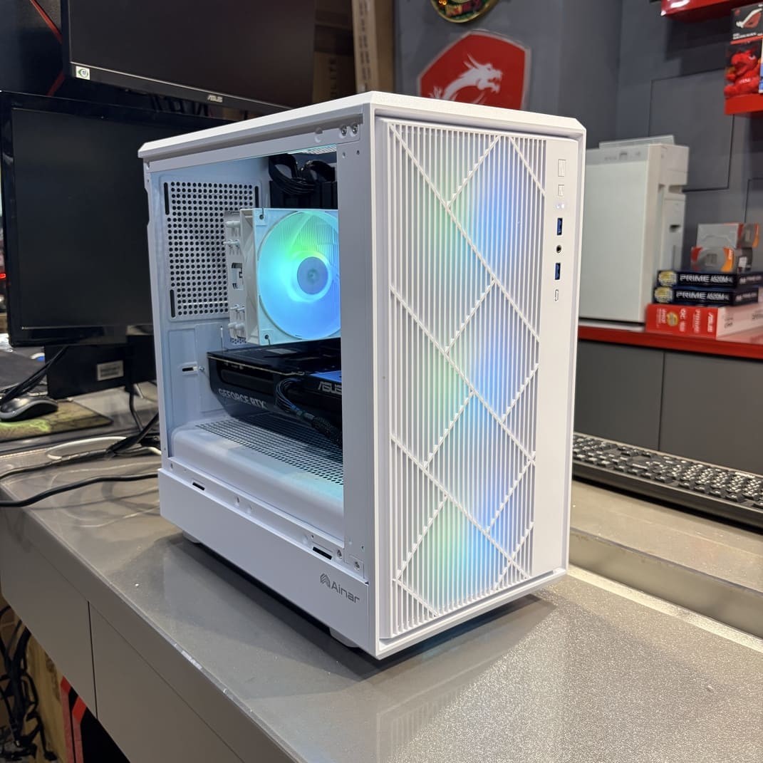 Ainar M200 白色機殼外觀，幾何網孔設計，高雄電腦組裝