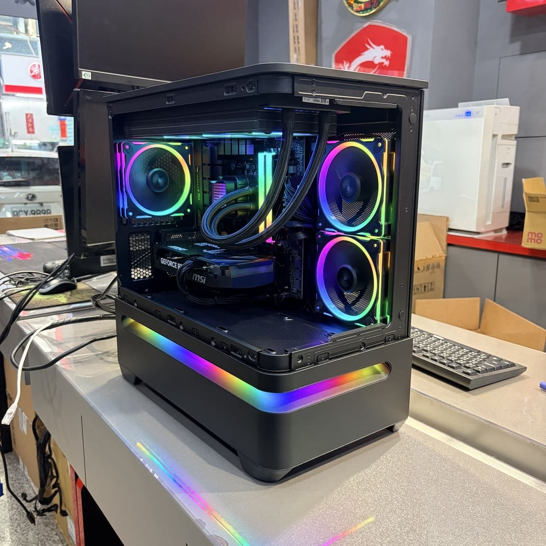 微星 RTX 5060 Ti 16G 顯卡安裝，機殼內部空間配置