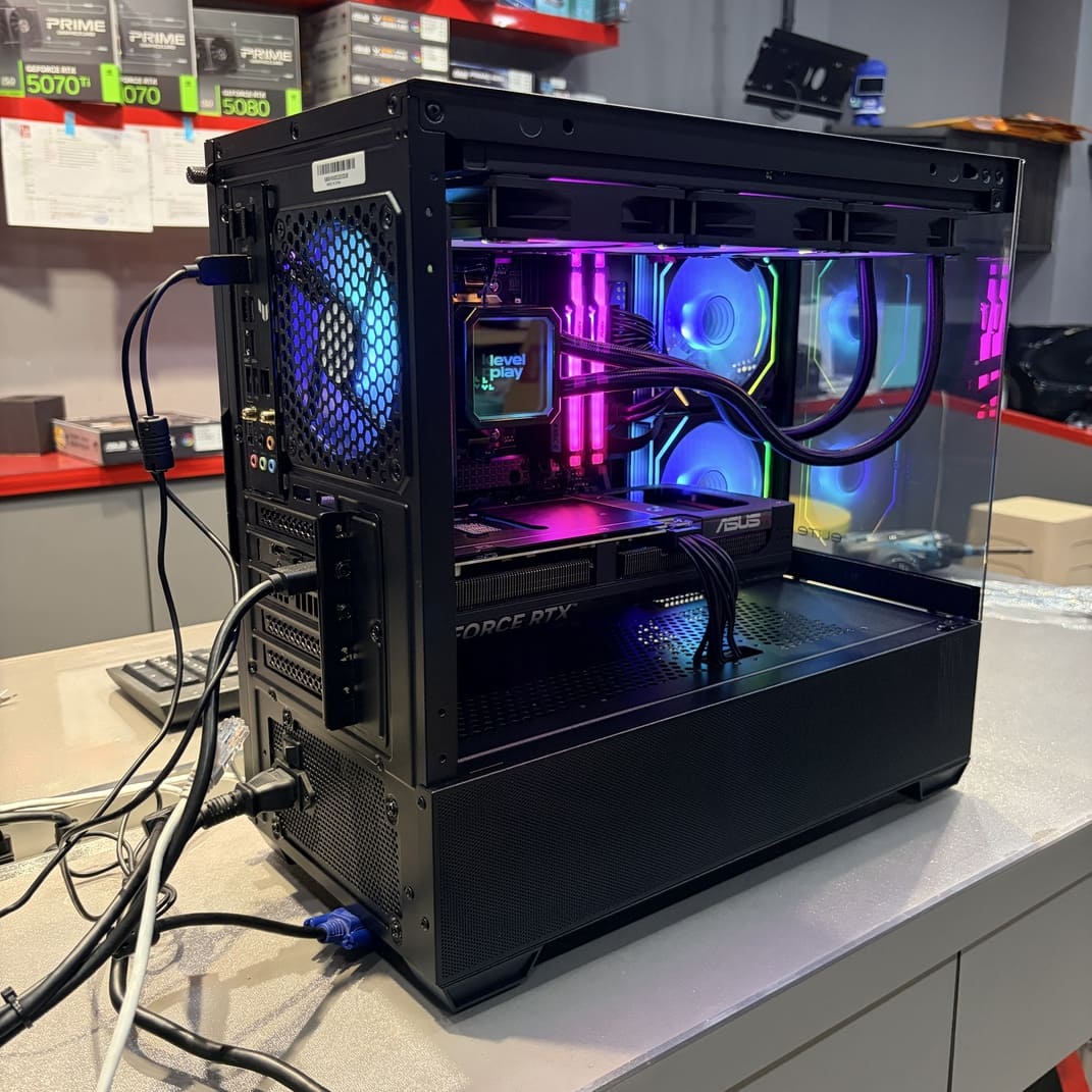 電腦機殼背面，I/O 接口，電源供應器