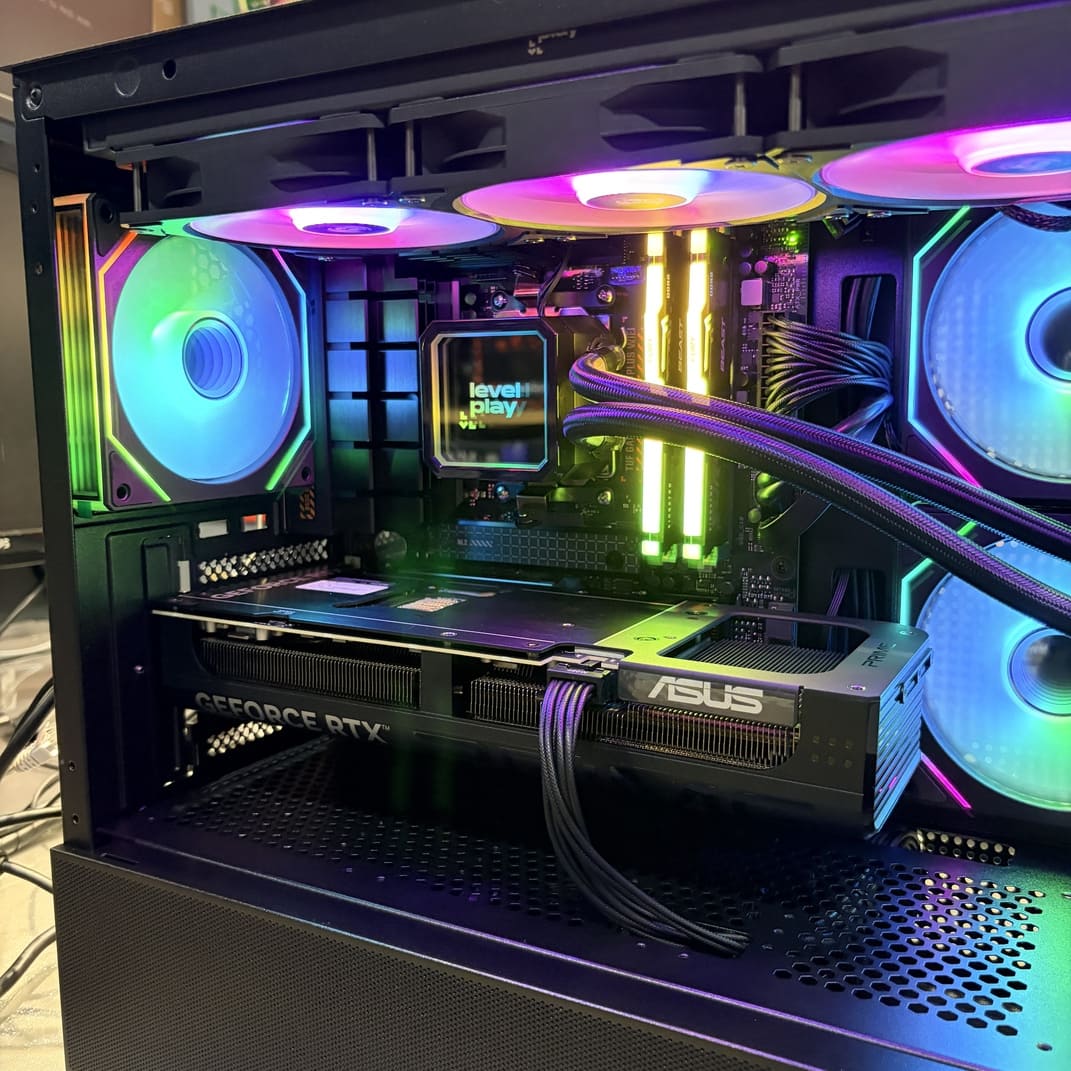 Levelplay 360 水冷頭特寫，無限鏡設計，AMD R7 7700