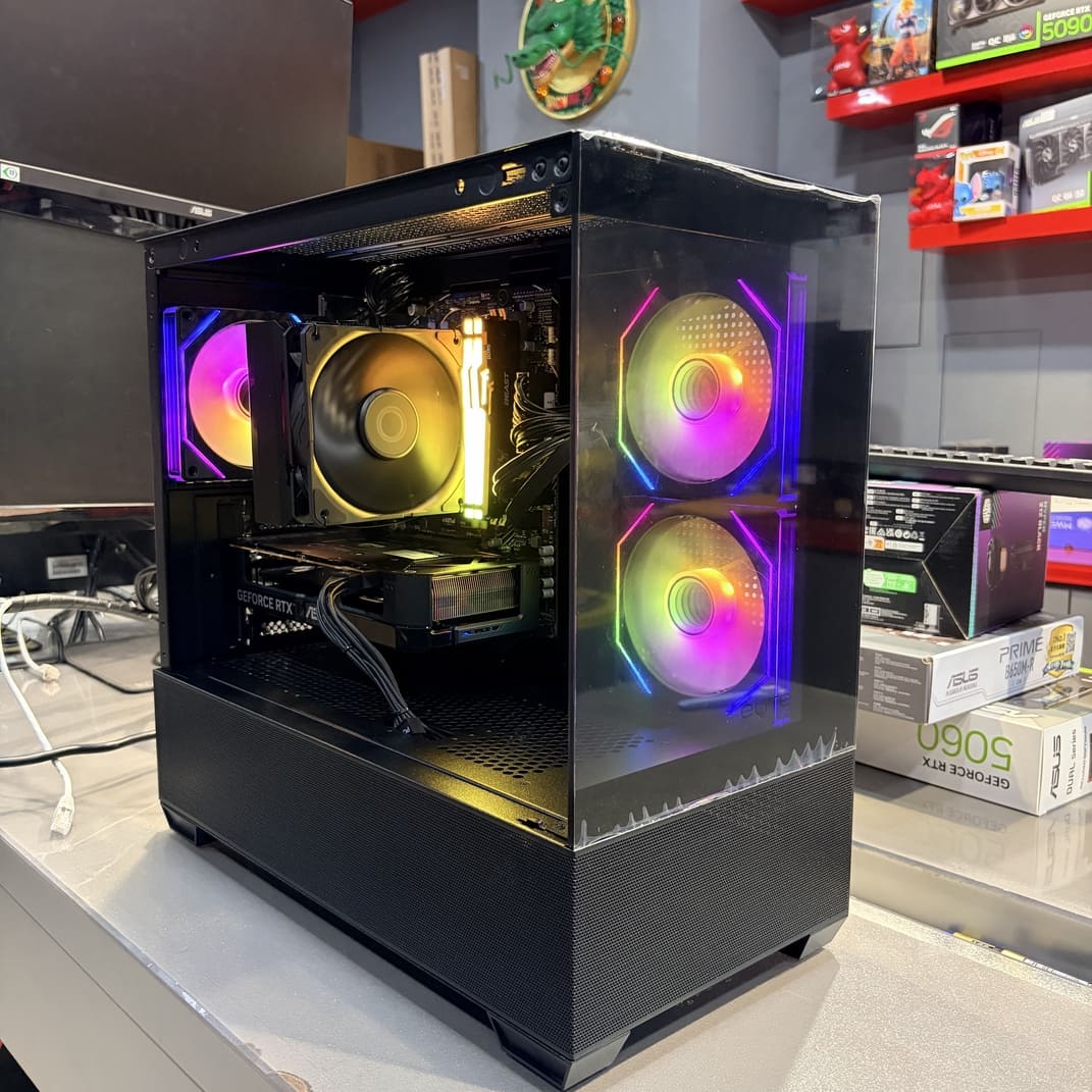 酷碼 Elite 490 全景機殼，黑色電競主機，RGB風扇