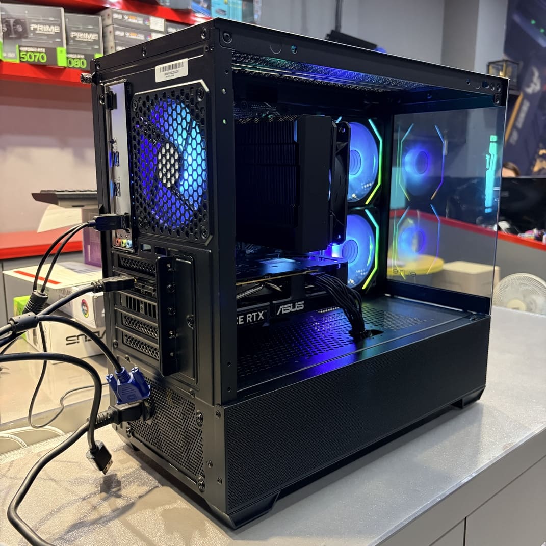 電腦機殼背面，I/O 接口，電源供應器