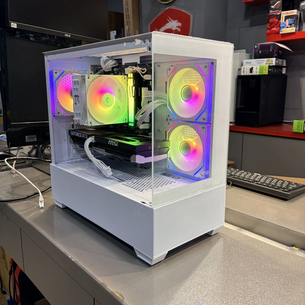 酷碼 Elite 490 白色全景機殼，電腦組裝完工照