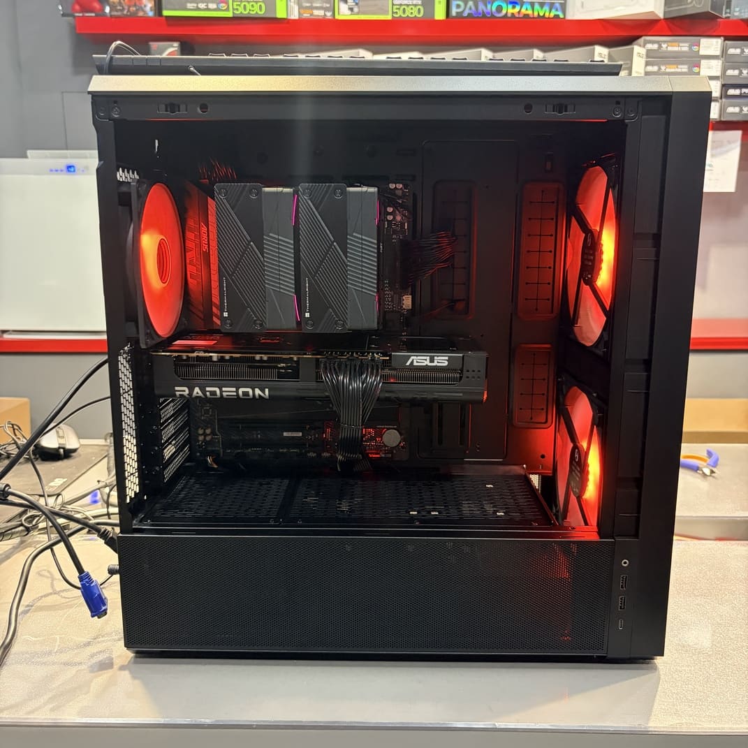 電腦機殼背面，全漢電源供應器，理線細節