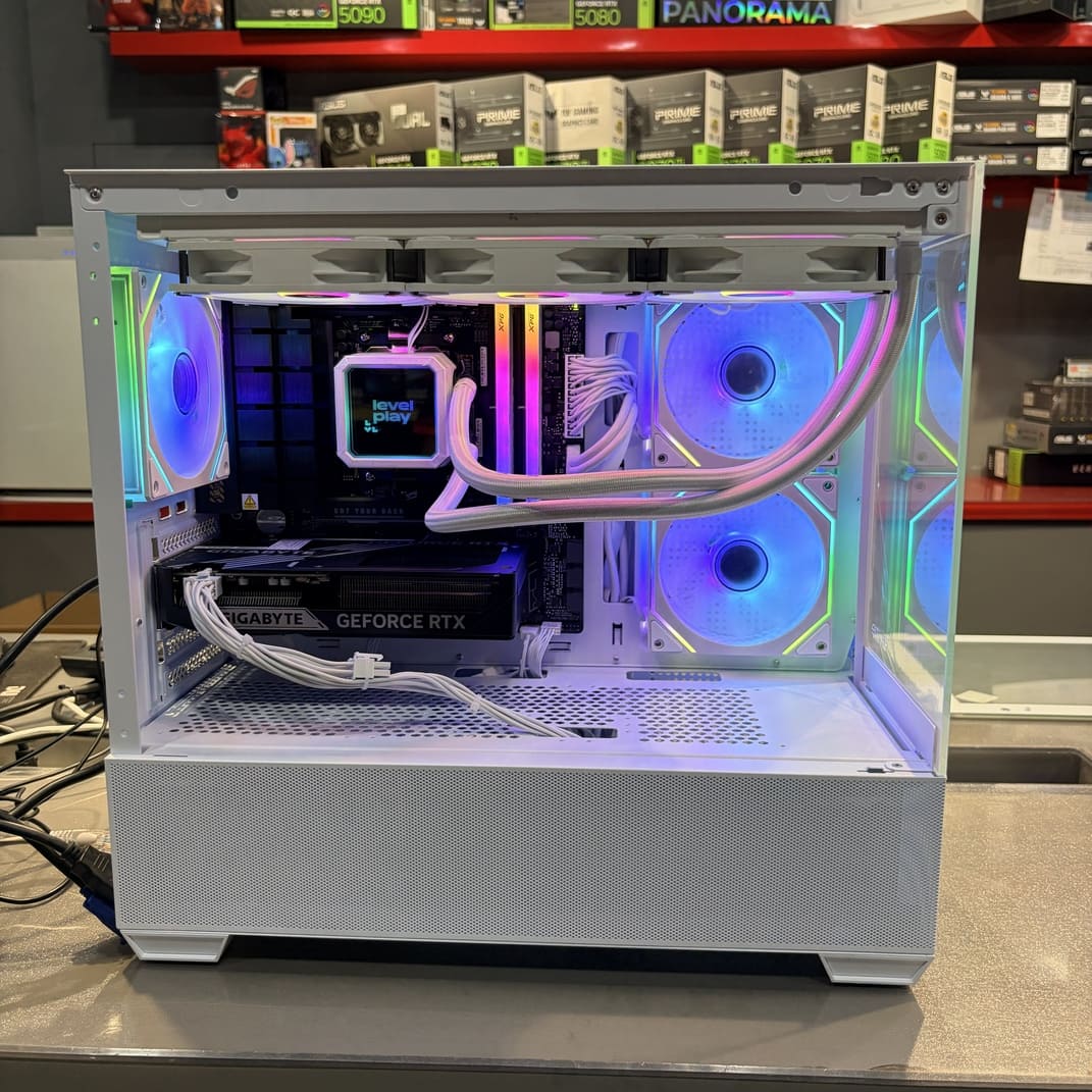 RTX 5060 Ti 16G 顯卡安裝 360水冷管線配置