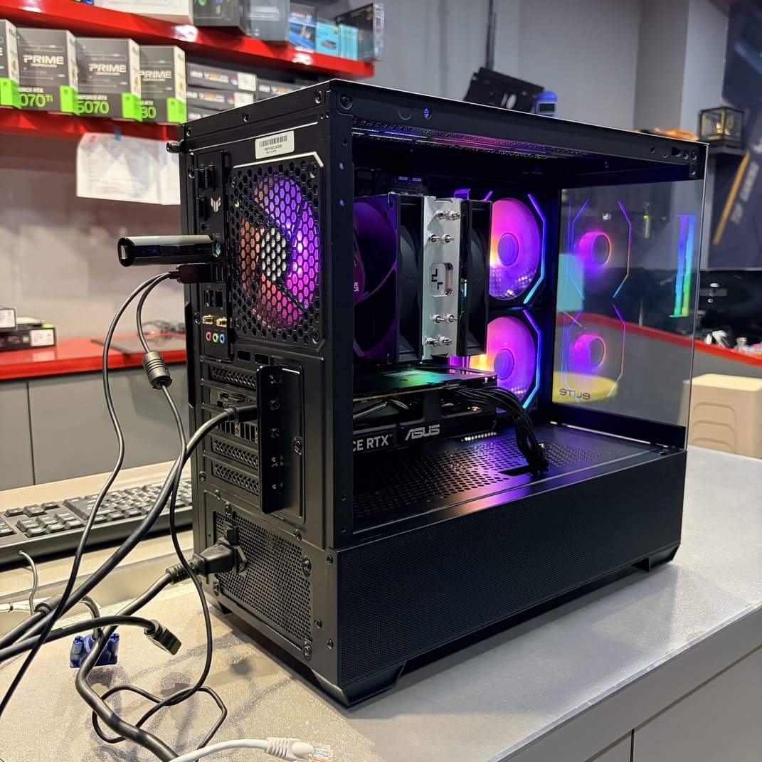 ASUS TUF B650M-E WIFI 主機板背板接頭與天線