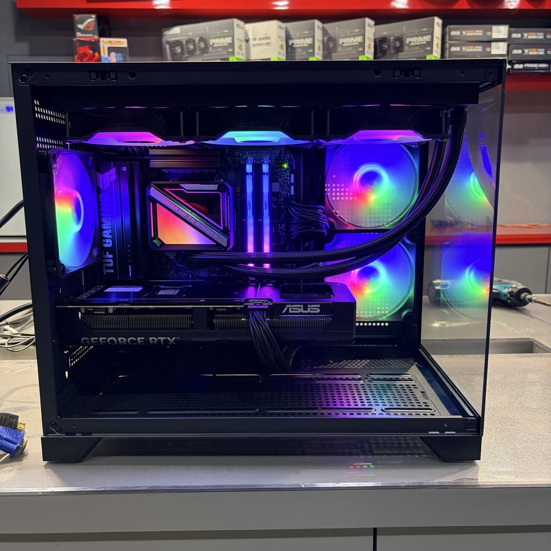 電腦側面視角 顯示卡支撐 垂直風道