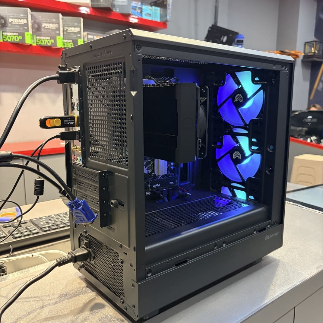 電腦機殼背部整線 IO介面 黑色主機