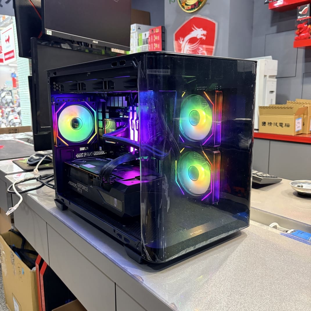 全漢 S380 全景機殼 側面視角 海景房電腦