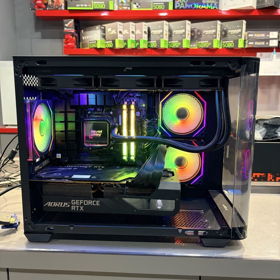 電腦內部結構 AORUS RTX 3080 Ti 顯卡 Levelplay水冷