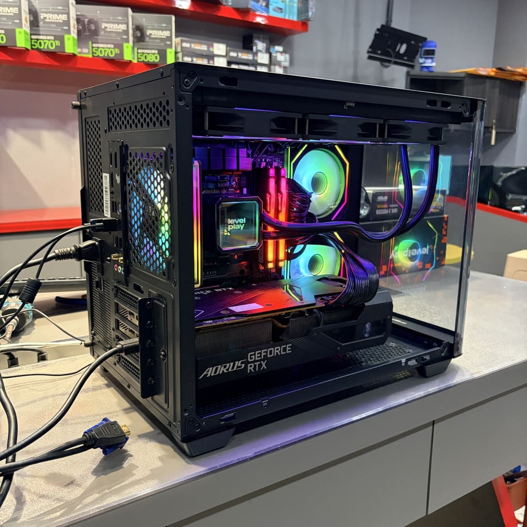 電腦機殼背部 IO介面 電源艙設計