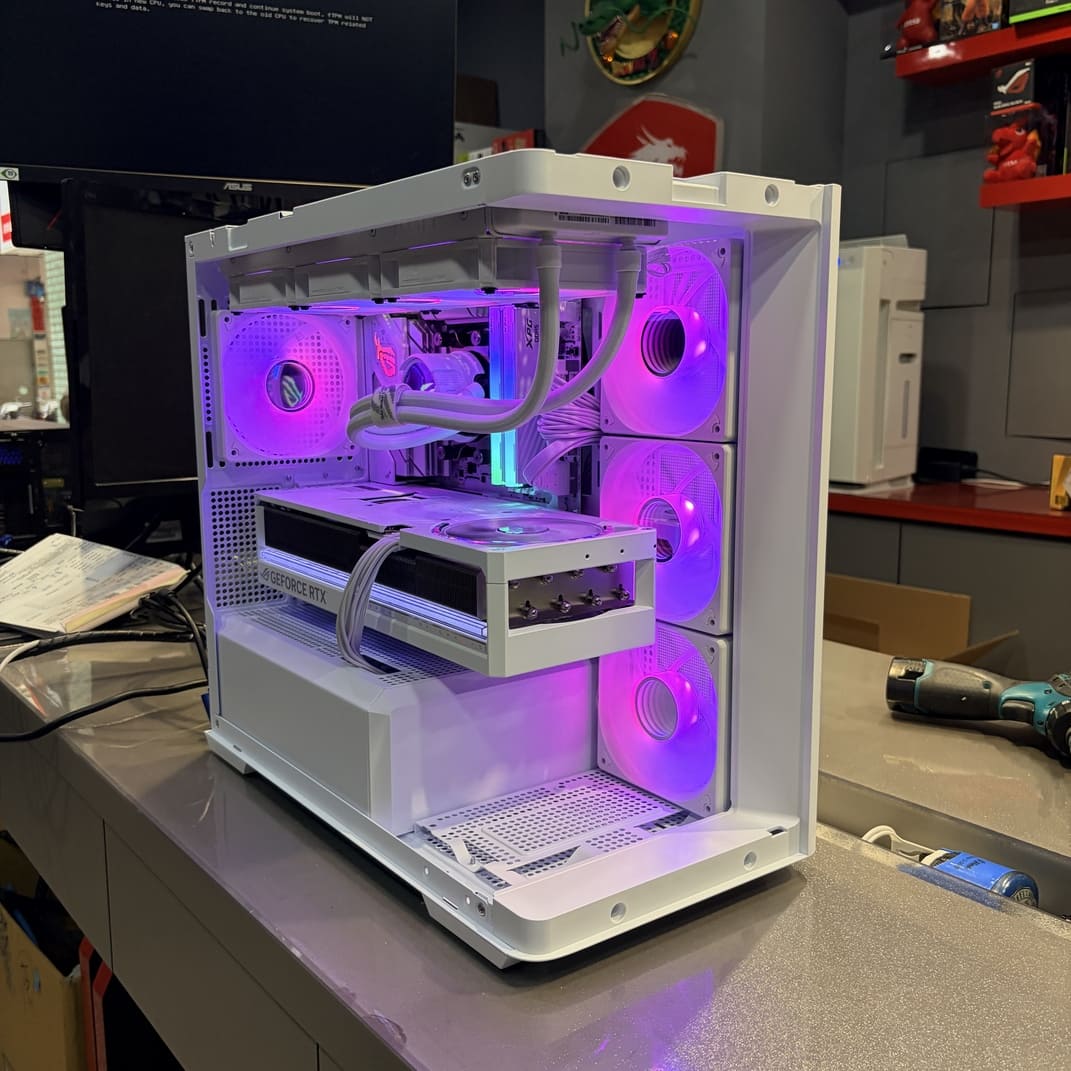 電腦內部整線細節 24Pin供電線 理線梳固定