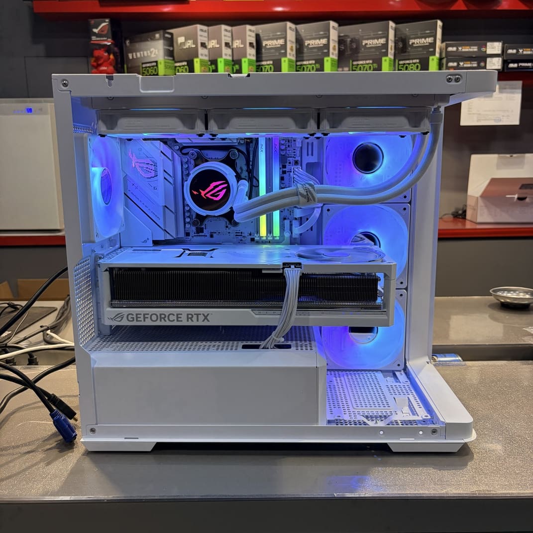 RTX5080 顯示卡安裝特寫 12V-2x6 電源線安裝