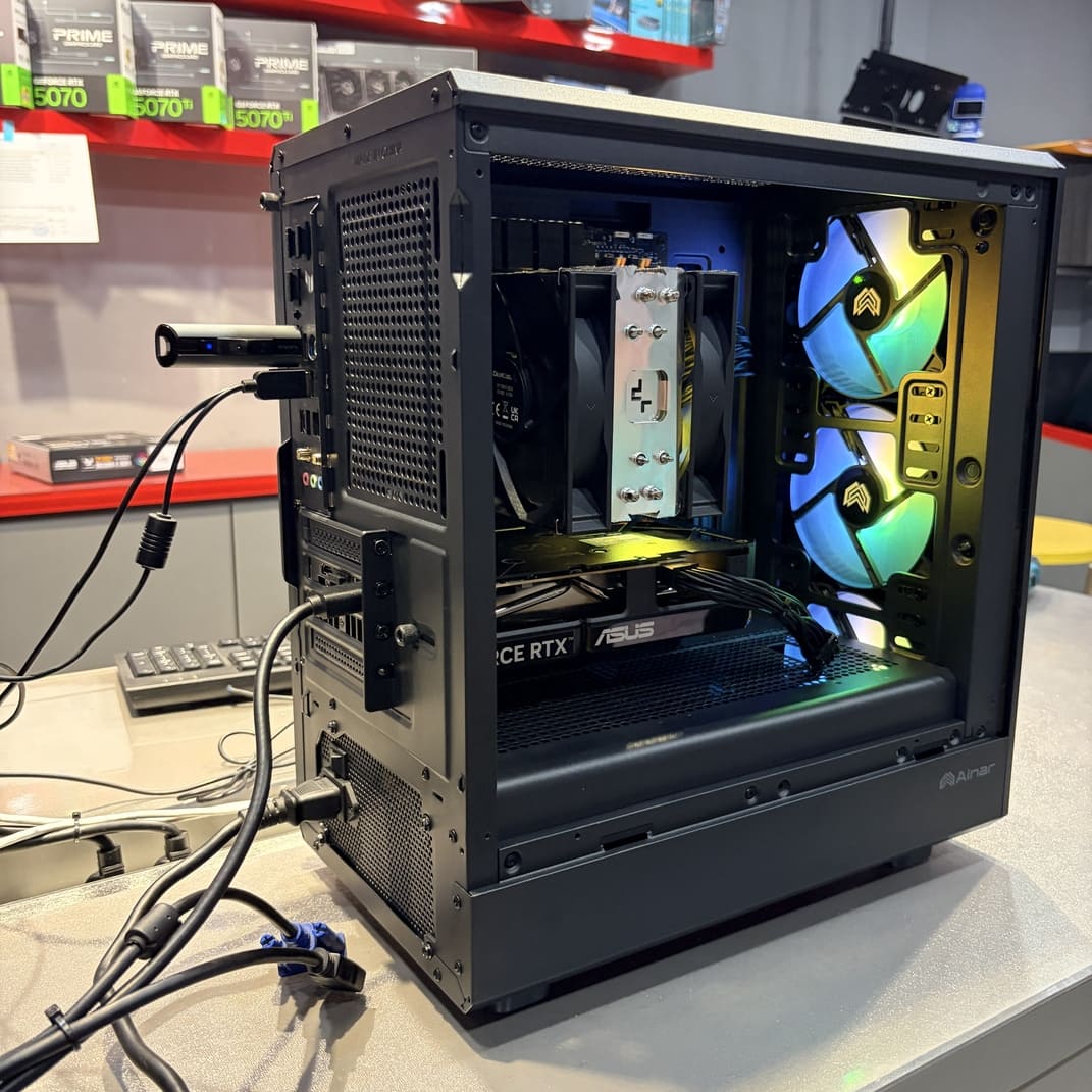 電腦主機背板 IO 介面 顯卡輸出孔 USB 擴充性