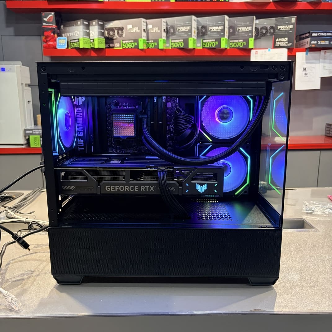 電腦組裝推薦-AMD R7 9800X3D-酷碼Elite 490側視圖