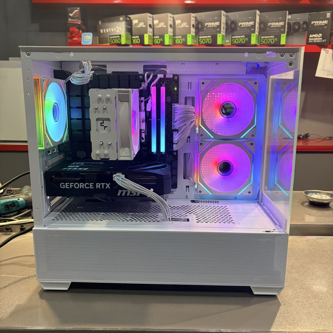 Cooler Master Elite 490 白色海景機殼組裝完工照 R7 7700 RTX 5070