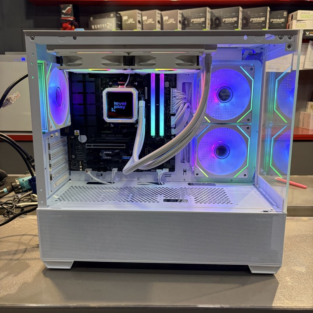 AMD R5 8500G 白色全景電腦主機 正面RGB燈光展示