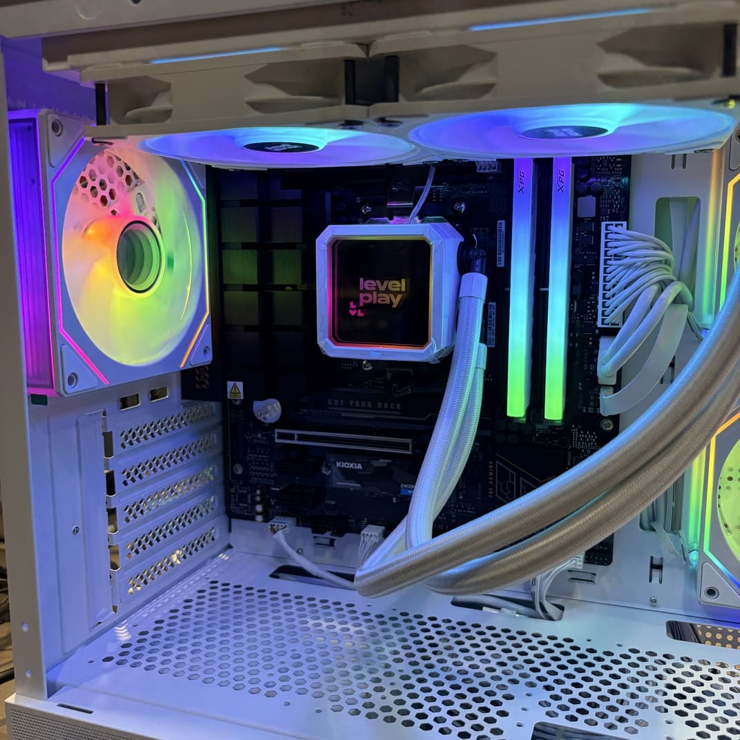 Levelplay水冷頭與威剛DDR5記憶體安裝特寫