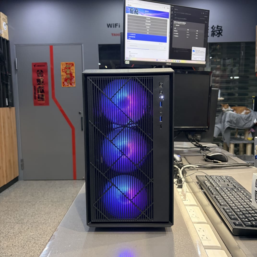 電腦開機測試 AINAR 機殼前面板 ARGB 燈光效果