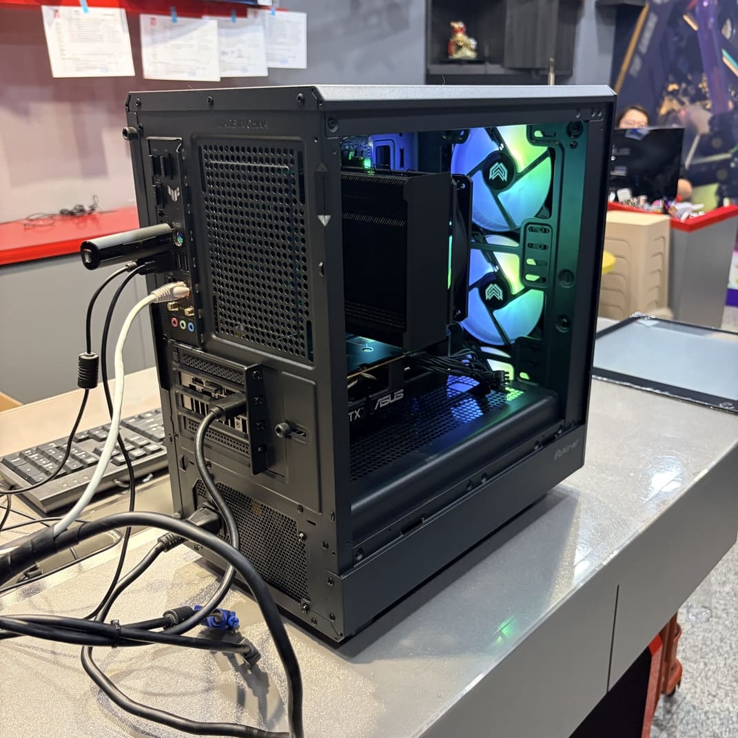 電腦主機背板 I/O 接口 WiFi 天線安裝與整線