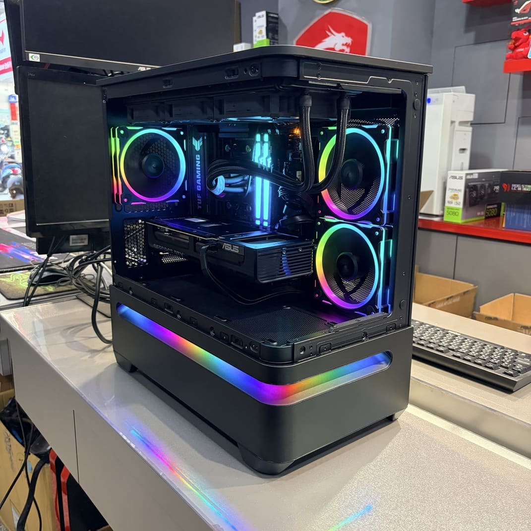 電腦組裝推薦 高雄 AP202機殼 R7 9800X3D RTX5080 完工照